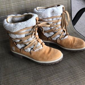 Timberland Boots Women’s Fleece Uppers  Size 9